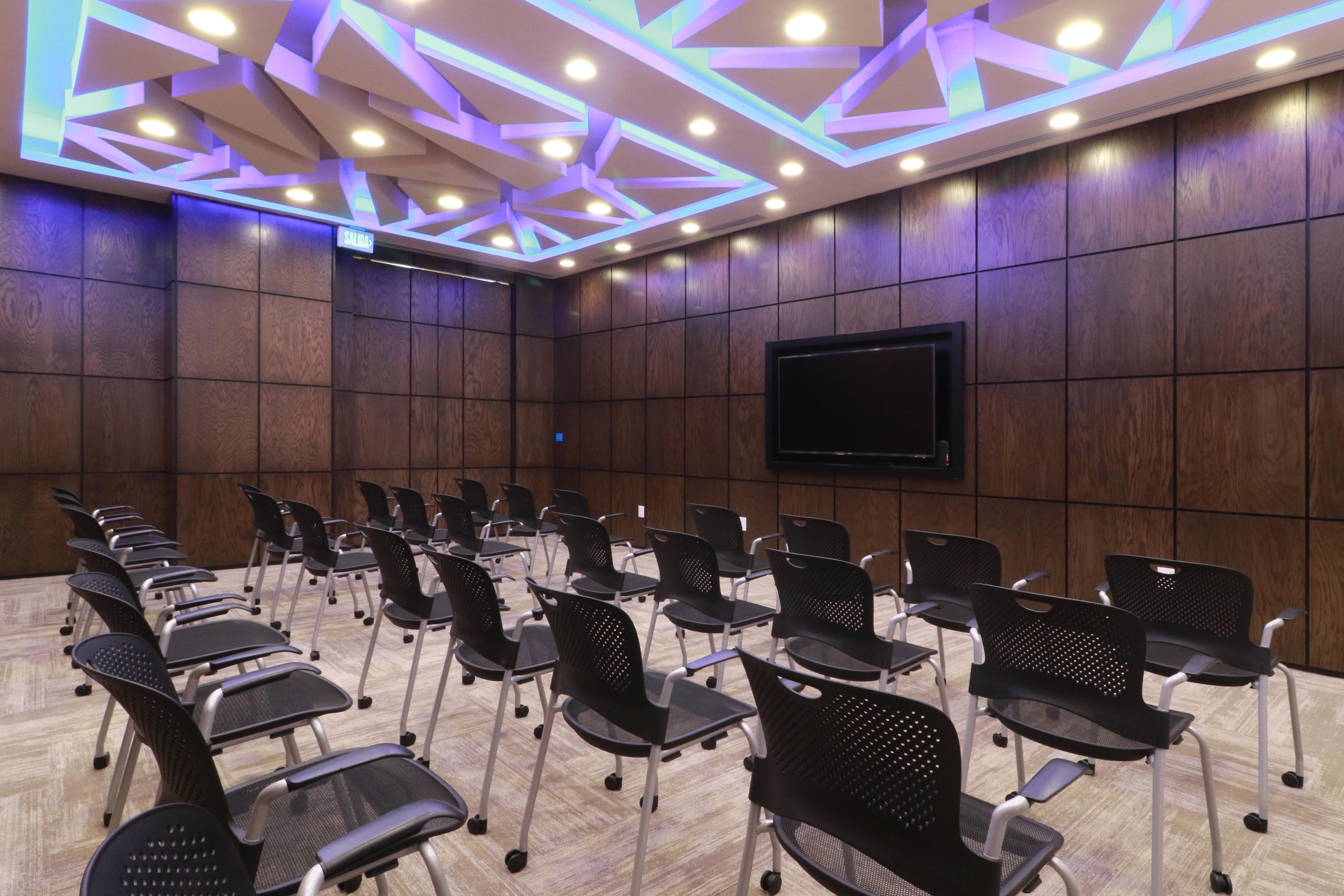 Crowne Plaza Leon By Ihg Hotel Exterior photo